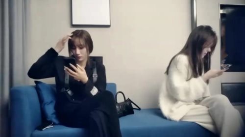 50676-170CM顶级外围美女高价激情双飞 修长美腿一起躺着扣穴 口交舔弄大屌扶腰抽插 ，骑乘猛操边吸奶子扣穴极度诱惑.jpg